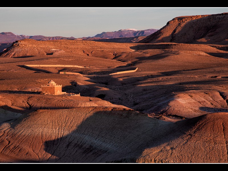 Crypt_outside_of_Ait_Ben_Haddou_Atlas_Mountains_Morocco