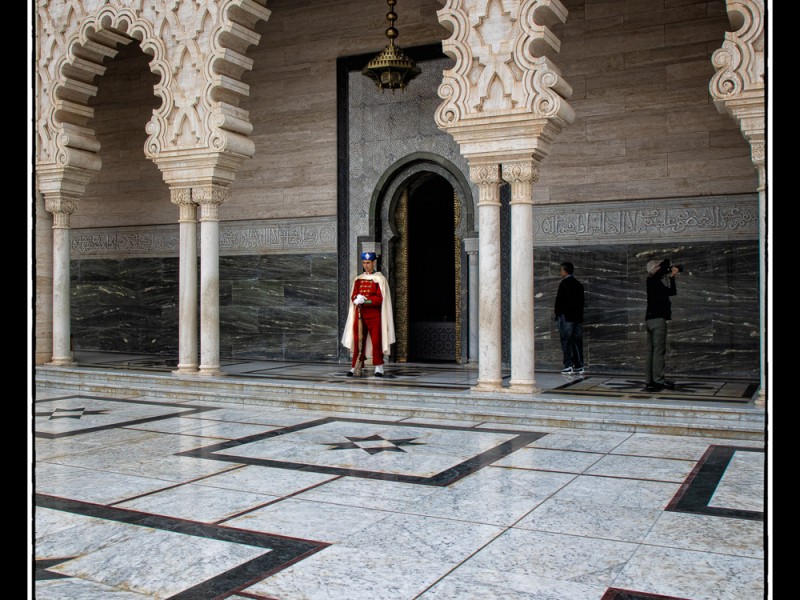 Guard_at_the_Mausoleum_of_Mohammed_V_Rabat_Morocco