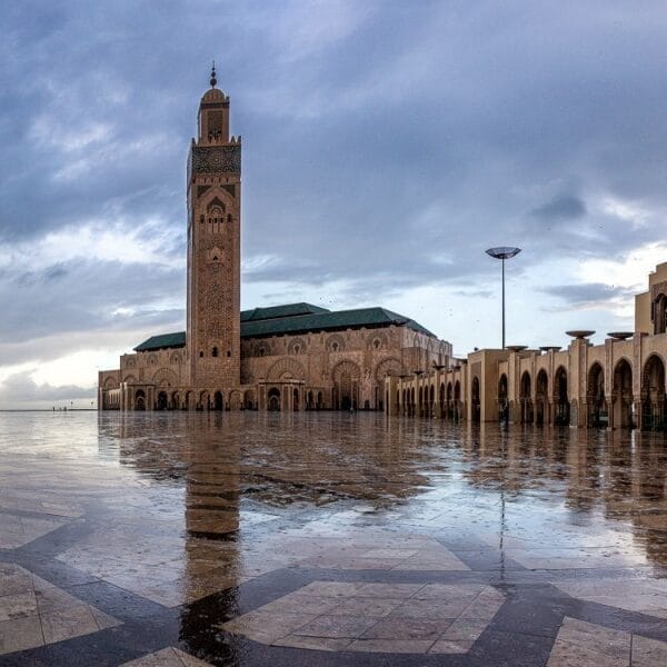 Hasaan_II_Mosque_view_from_courtyard_Casablance_Morocco