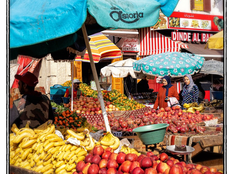 Old_Medina_of_Casablanca_with_peaches_Morocco