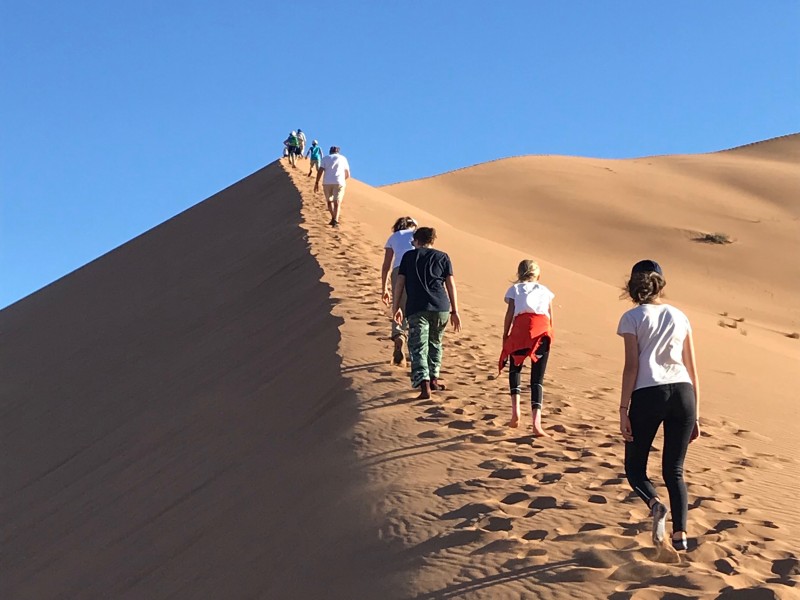 hiking_to_the_summit_of_the_dunes